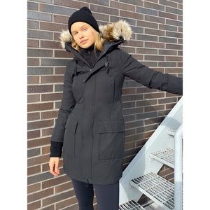 Aritzia Bancroft Winter Jacket Slim Fit small